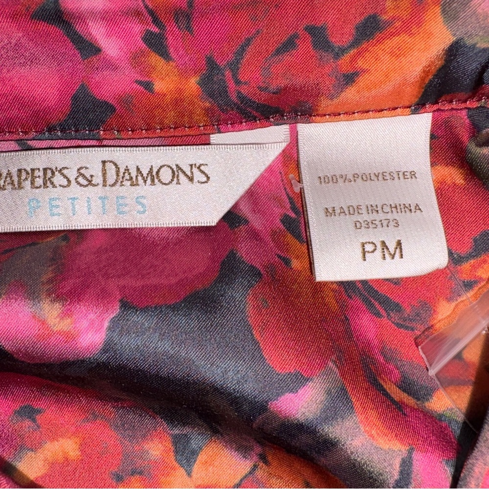 Drapers and Damons Dark Red and Black Floral Button Blouse PM NWOT - Picture 2 of 4